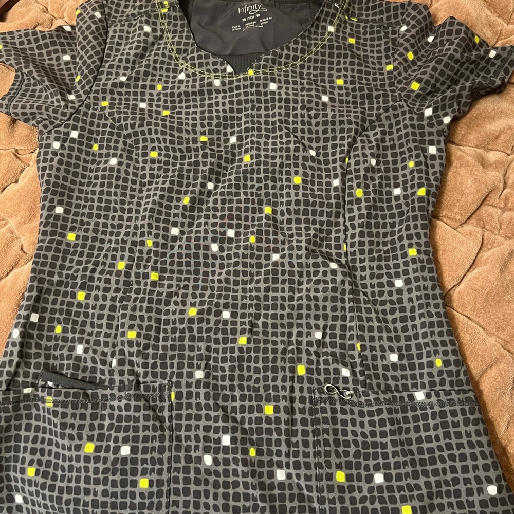 Cherokee Infinity Yellow And Gray Patterned Scrub… - image 2